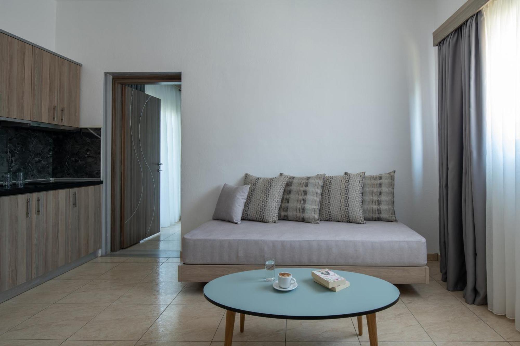 Jolandas Suites Toroni Exterior photo