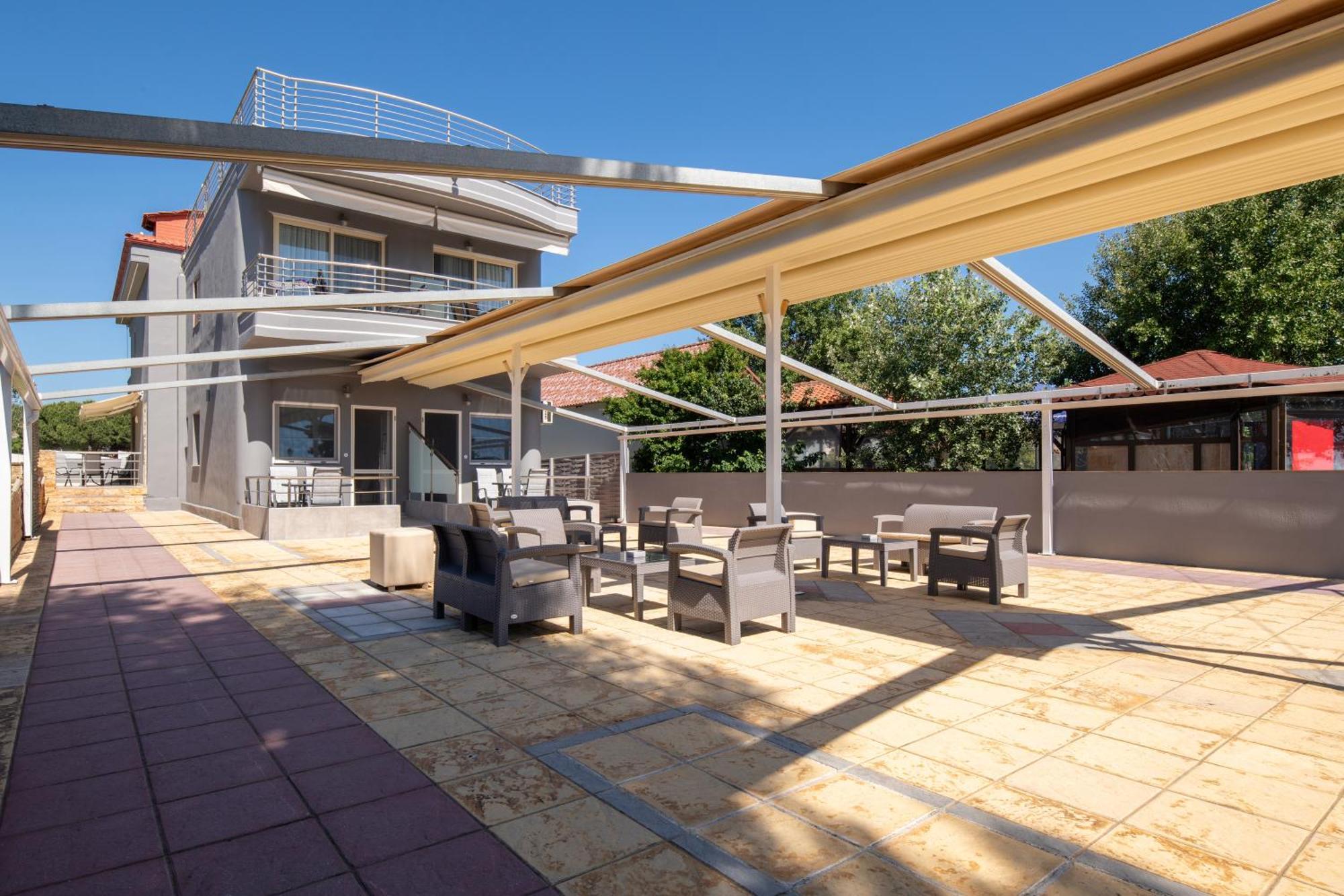 Jolandas Suites Toroni Exterior photo